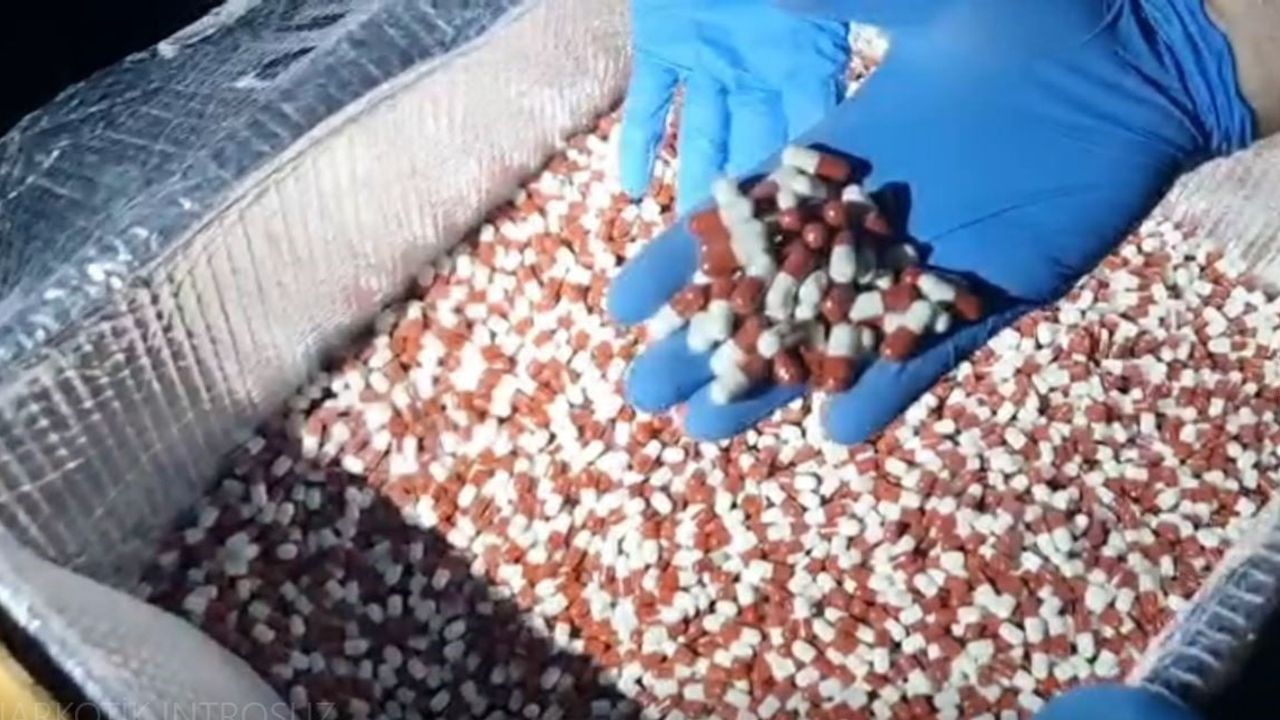 Mersin'de Araçta 317 bin 285 Sentetik Uyuşturucu Hap Ele Geçirildi, Şüpheli Y.K. Tutuklandı