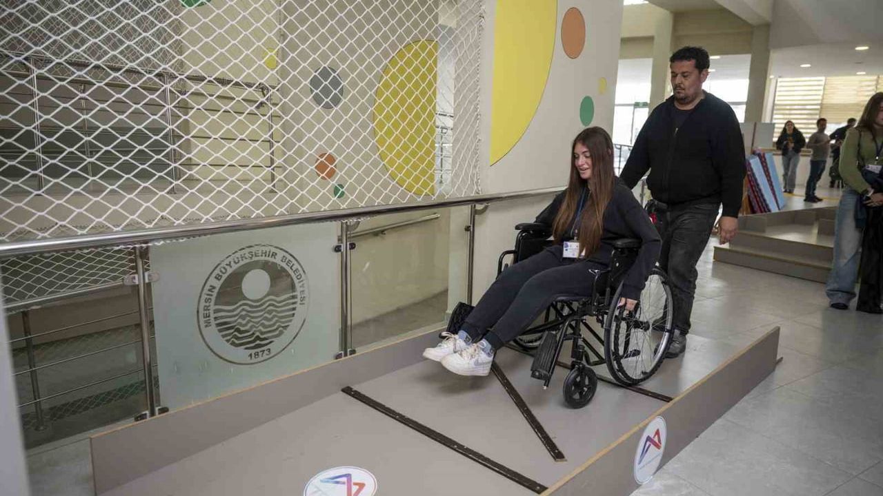 Mersin’de Erasmus Öğrencileri Engelsiz Yaşam Merkezi’nde Engellilerin Günlük Yaşamını Deneyimledi