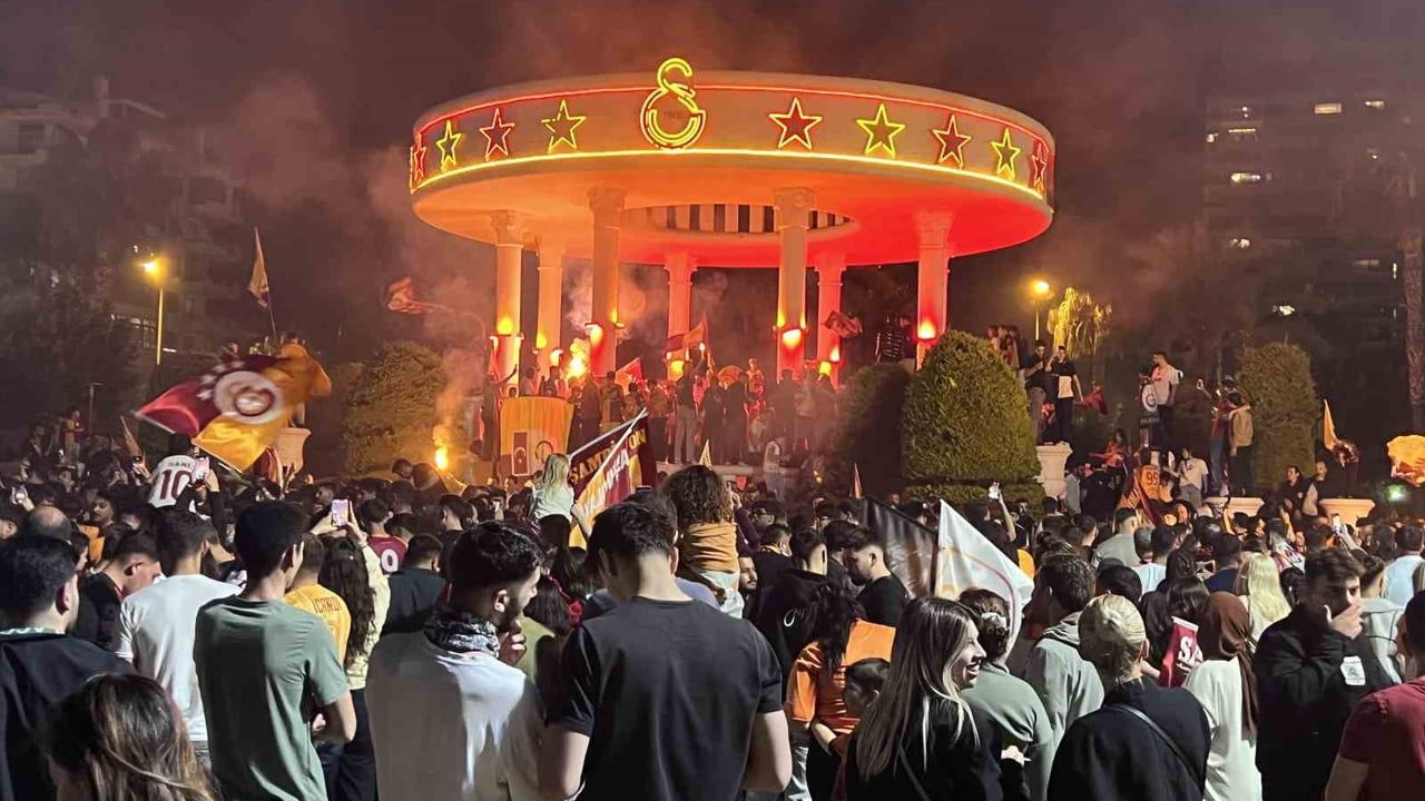 Mersin'de Galatasaray şampiyonluğu şehir turu ve meydan kutlamasıyla taçlandı