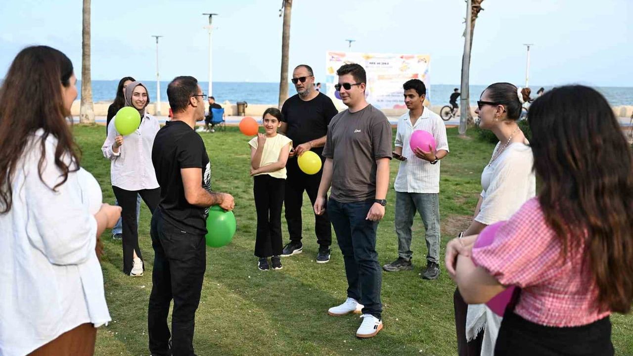 Mersin’de 'Hello Mersin' Ücretsiz Yabancı Dil Kulübü Sahilde Yoğun İlgi Topladı