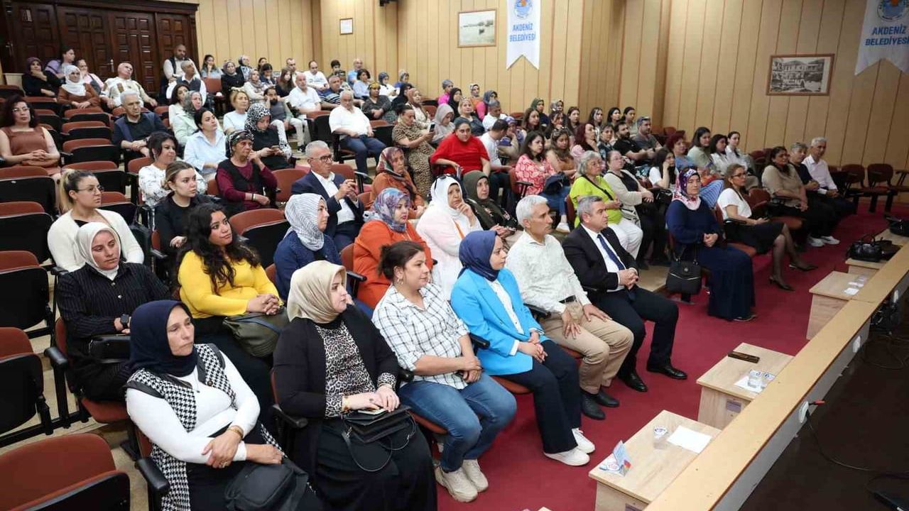 Mersin'de 'Özel Gereksinimli Bireyler ve Ev Yaşamı' Paneli: Bağımsız Yaşam ve Aile Dayanıklılığı Tartışıldı