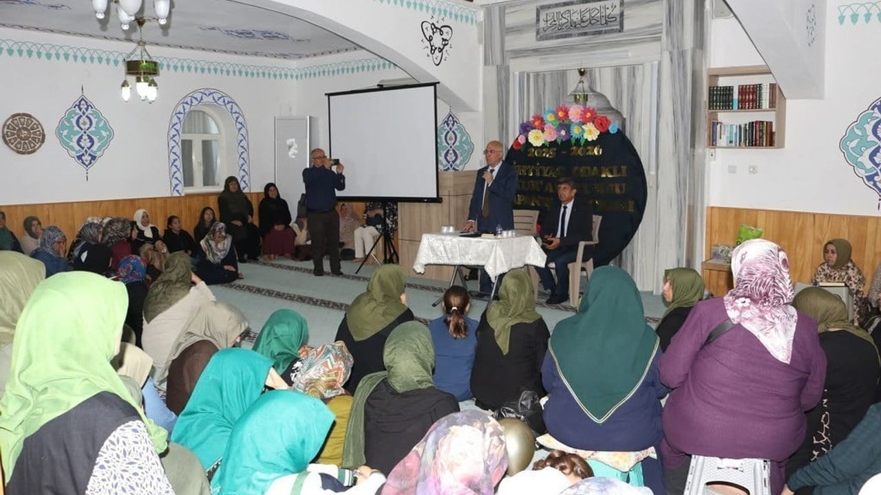 Mersin İl Müftüsü Mustafa Topal, Anamur’da 4-6 Yaş Kur’an Kursu yıl sonu etkinliklerine katıldı