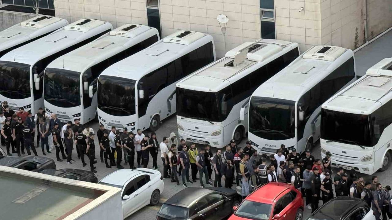 Mersin merkezli yasa dışı bahis operasyonunda 26 milyar 416 milyon liralık işlem tespit edildi, 103 şüpheli adliyeye sevk edildi
