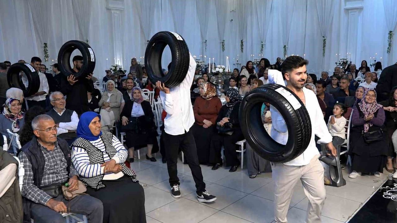 Mersin Silifke'de Düğünde Sürpriz: Damada 4 Lastik ve Motor Yağı Takıldı
