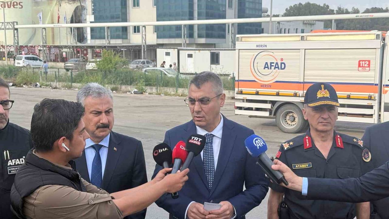 Mersin Valisi Atilla Toros: Önceliğimiz yangının diğer tanklara sıçramasını önlemek