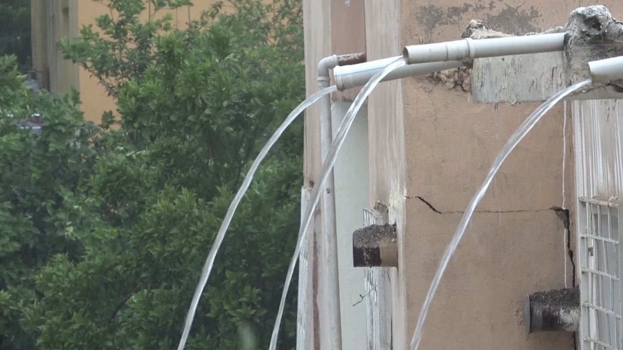 Meteoroloji Uyarısı Sonrası Mersin Erdemli'de Sağanak Etkili Oldu