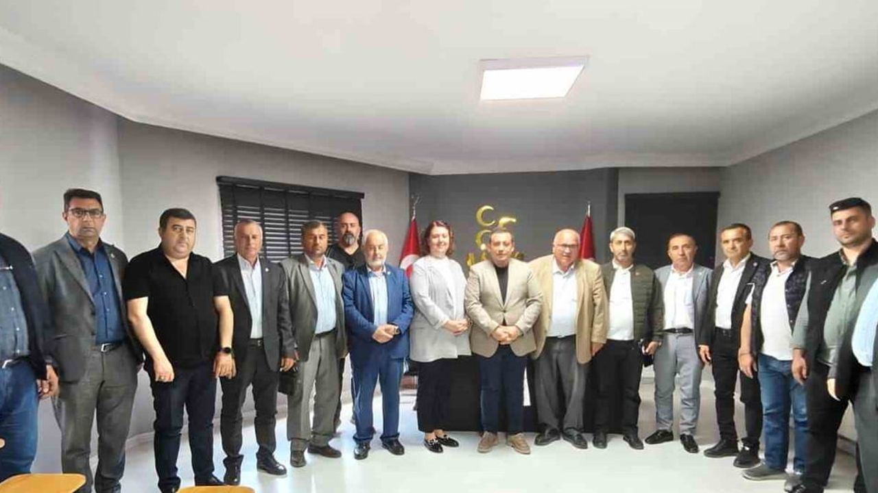 MHP Bilecik İl Başkanı Talha Özkan muhtarlarla bir araya geldi