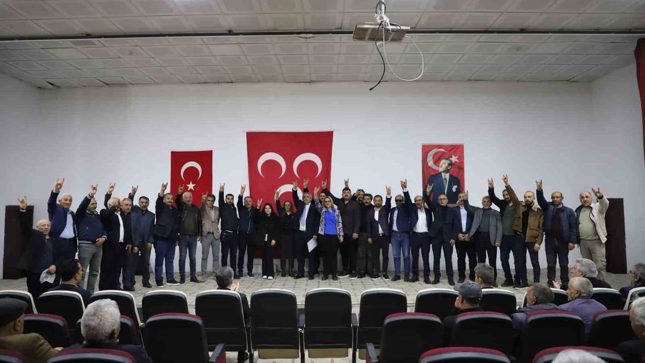 MHP Çıldır İlçe Başkanı Nevruz Gündoğdu mazbatasını alarak göreve başladı