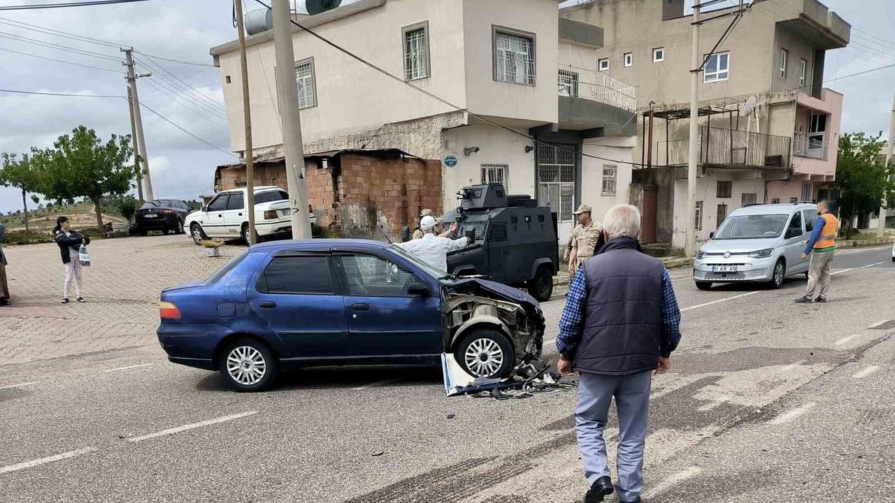 Midyat'ta otomobil ile motosiklet çarpıştı: 1 kişi yaralandı