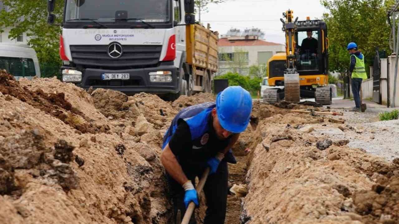 Milas Cumhuriyet Mahallesi'nde 1.700 metrelik su isale hattı yenileniyor