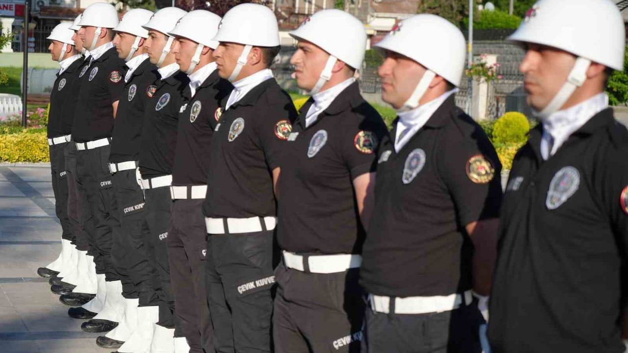 Milli Savunma Bakanı Yaşar Güler Edirne'de: Valilik Ziyareti ve Heyet Katılımı
