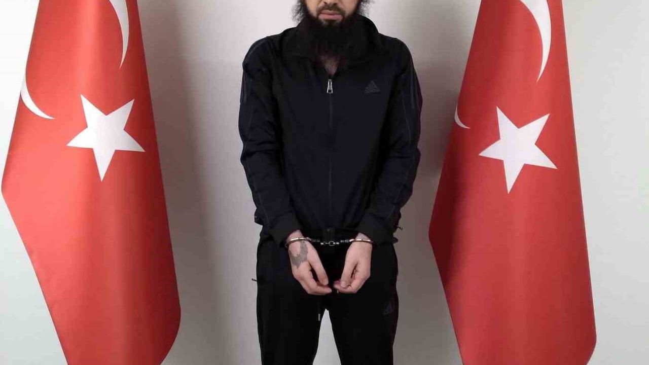 MİT, Suriye’de koordineli operasyonla Kırmızı Bültenle aranan 10 DEAŞ şüphelisini Türkiye’ye getirdi