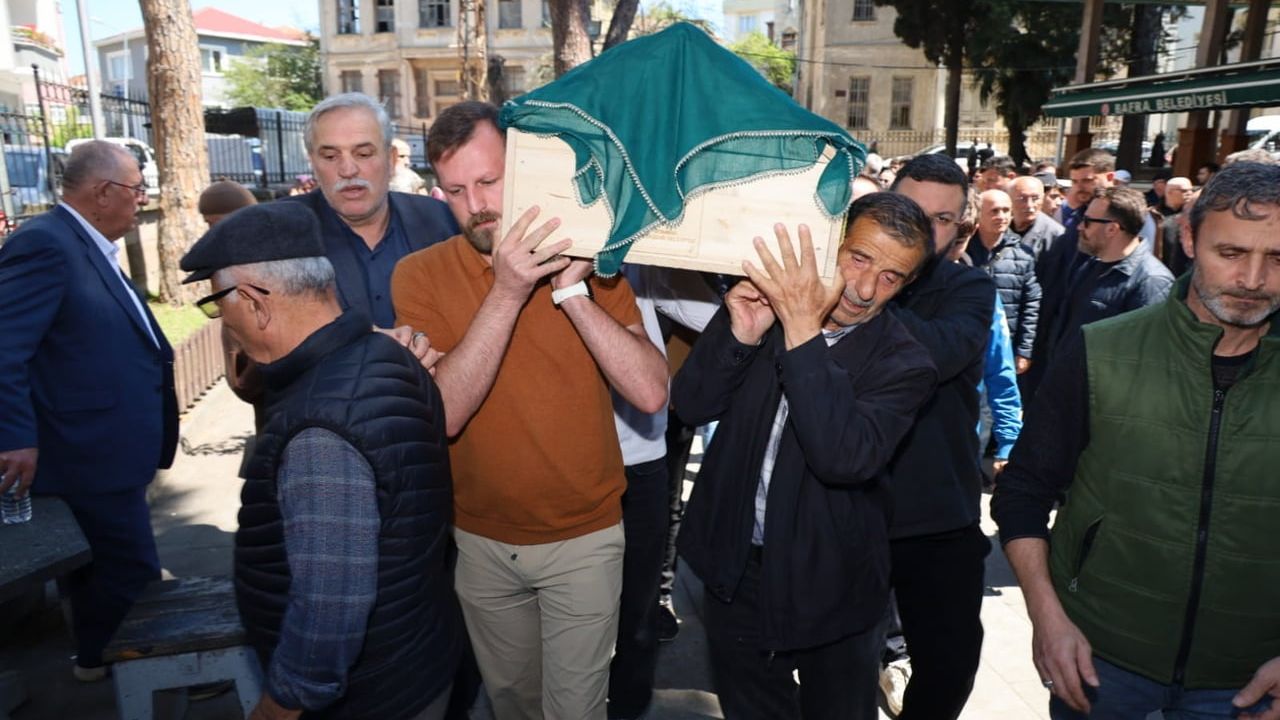 Motosiklet kazasında hayatını kaybeden 17 yaşındaki Ela Uslu Bafra'da son yolculuğuna uğurlandı