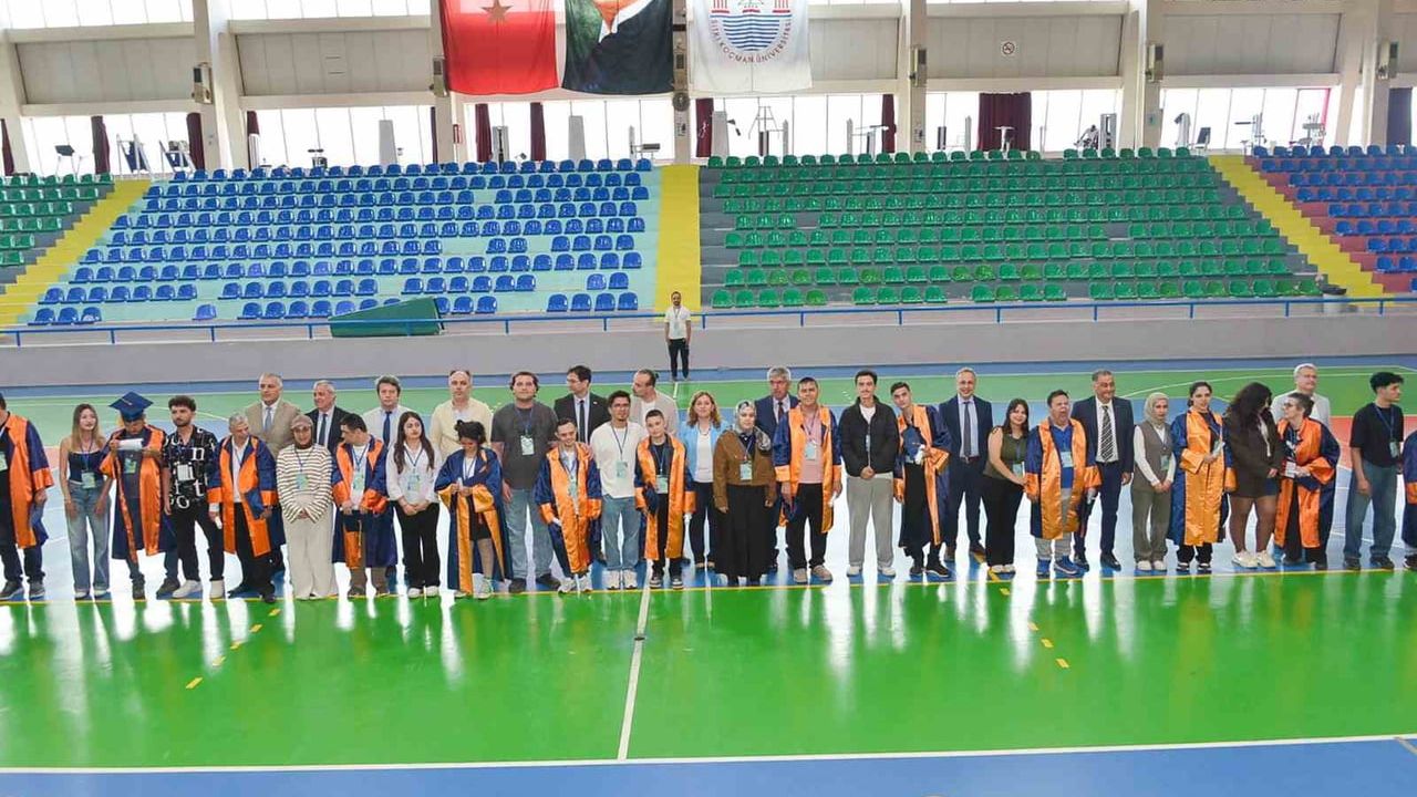 MSKÜ'de Gençler Kampüste III etkinliği: Özel ihtiyaçlı gençler temsili mezuniyetle kep attı
