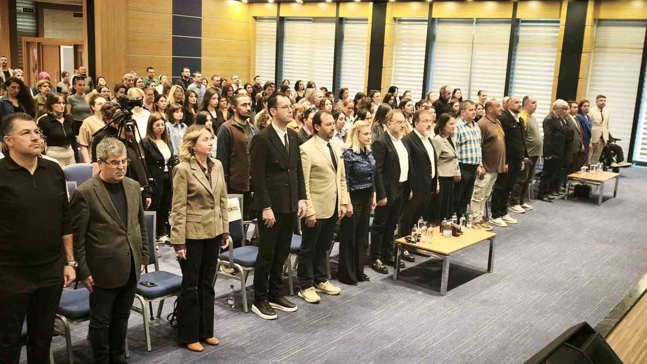 MTK'de 'Yapay Zeka Çağında Eski Köye Yeni Adet' paneli: Yapay zeka, dijital ebeveynlik ve oyunla öğrenme ele alındı