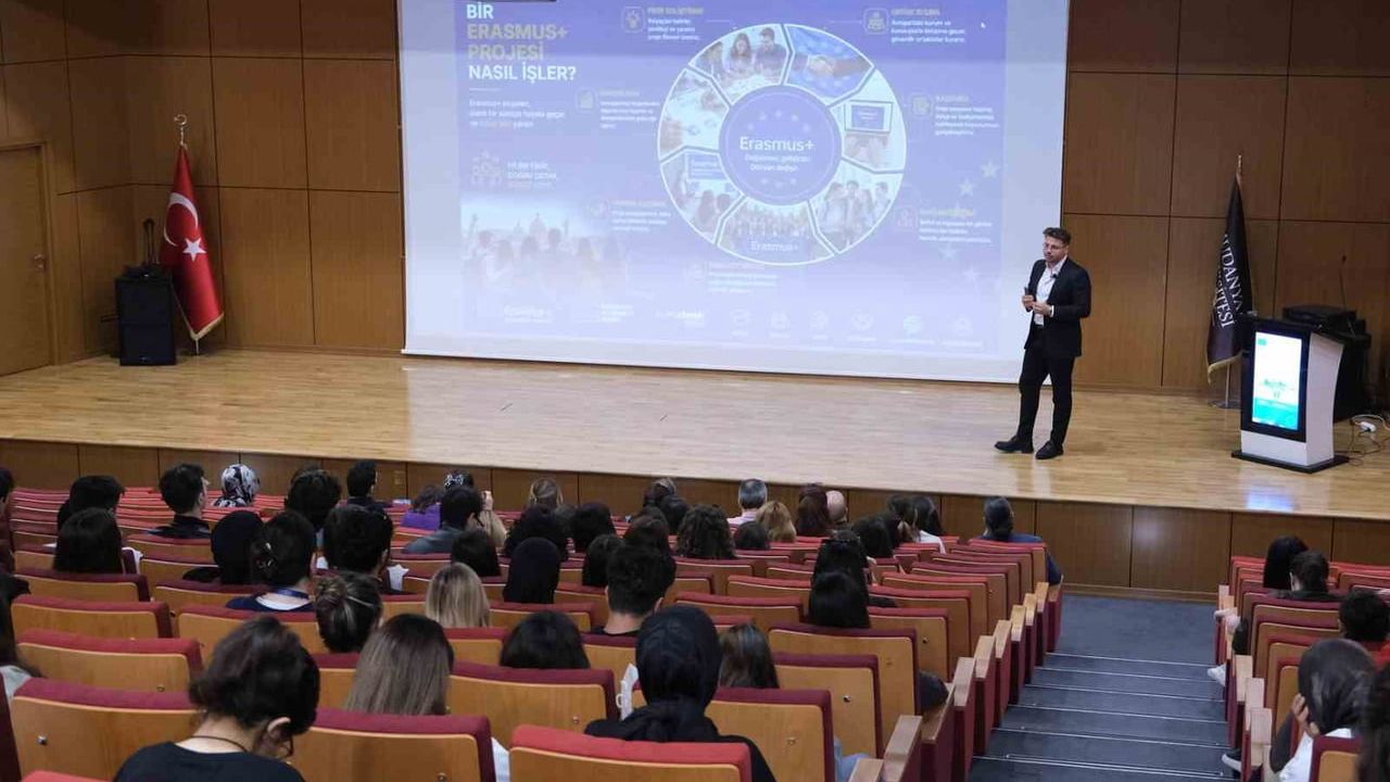 Mudanya Üniversitesi'nde "Kampüsten Avrupa’ya" etkinliği: Öğrencilere Erasmus+ ve proje fırsatları tanıtıldı