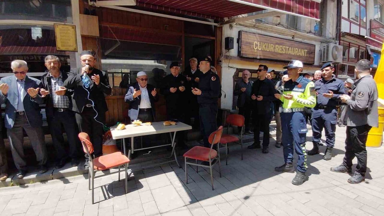 Mudurnu’da Üsteğmen Oğuzhan Varol İçin Geleneksel Esnaf Duası ve Hayır Programı Düzenlendi