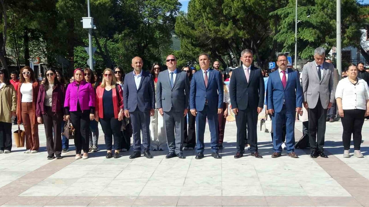 Muğla'da 19 Mayıs Coşkusu: Gençlik Haftası Çelenk Sunma Töreniyle Başladı