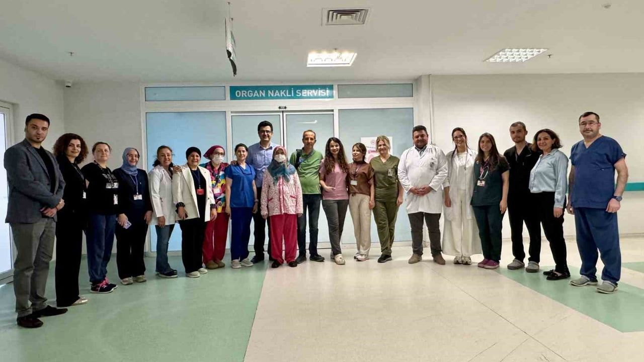 Muğla Eğitim ve Araştırma Hastanesi'nde 10 günde iki böbrek nakliyle yaklaşık 6 yıllık diyaliz dönemi sona erdi