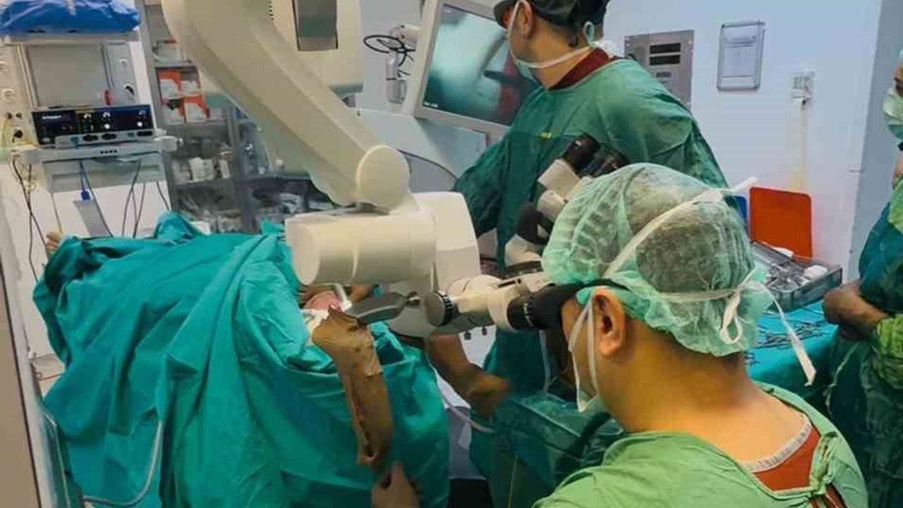 Muğla Eğitim ve Araştırma Hastanesi'nde ilk lazer kordektomi gerçekleştirildi