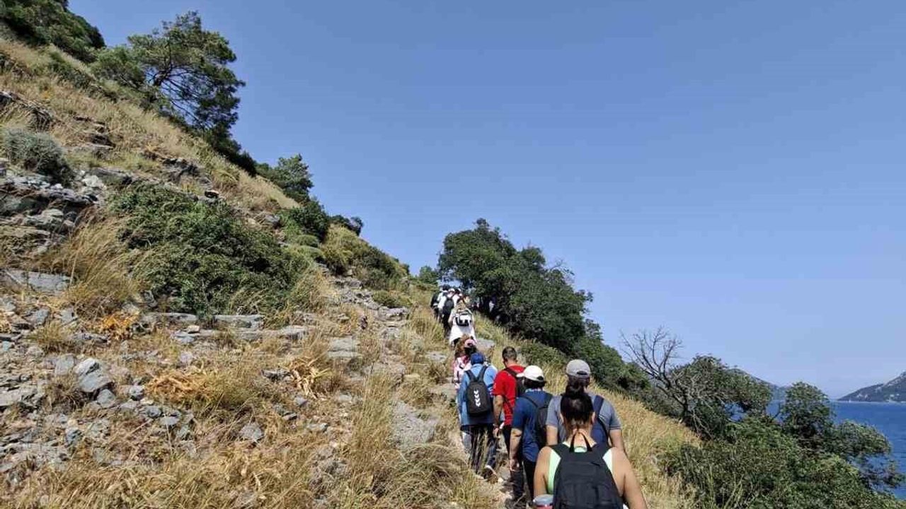 Muğla Eğitim ve Araştırma Hastanesi personeli Sarsala–Hamam Koyu yürüyüşüyle dayanışma ve motivasyonu güçlendirdi