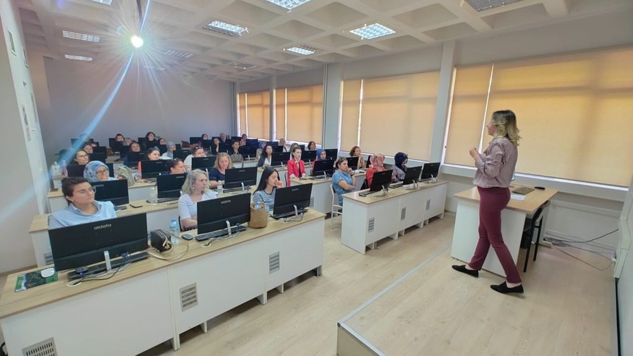 Muğla Olgunlaşma Enstitüsü'nde 'Kurumsal Kapasitenin Geliştirilmesi' Kapsamında Yapay Zeka Eğitimi Tamamlandı