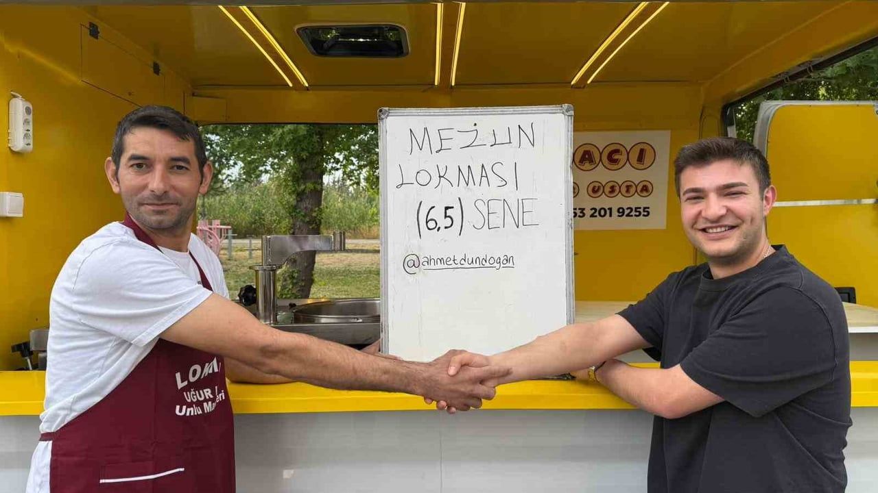 Muğla Sıtkı Koçman Üniversitesi'ni 6,5 yılda bitiren Ahmet Dündoğan Dalaman sokaklarında lokma döktürdü