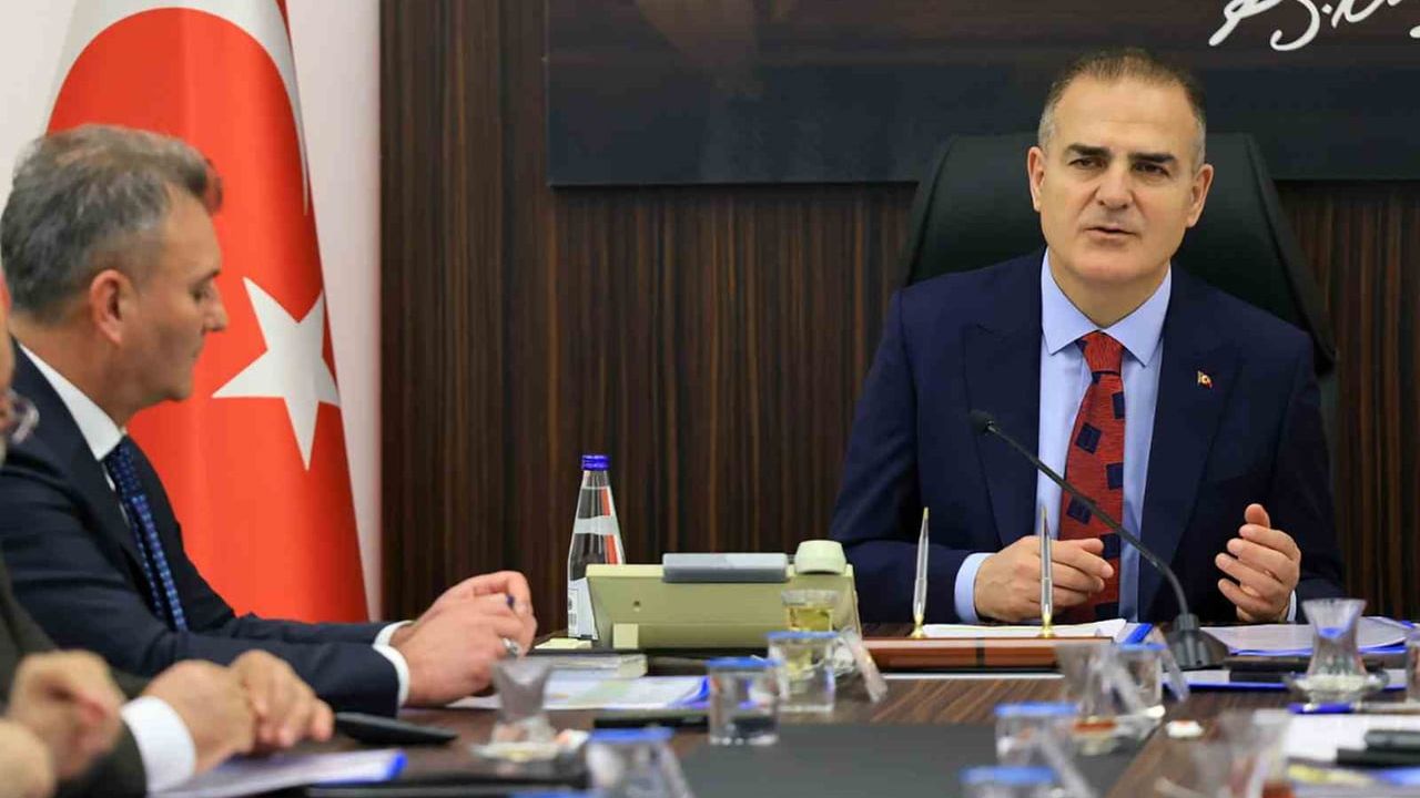 Muğla Valisi Dr. İdris Akbıyık: Ormanlar sadece ağaçtan ibaret değil — 2026 için eğitim seferberliği çağrısı