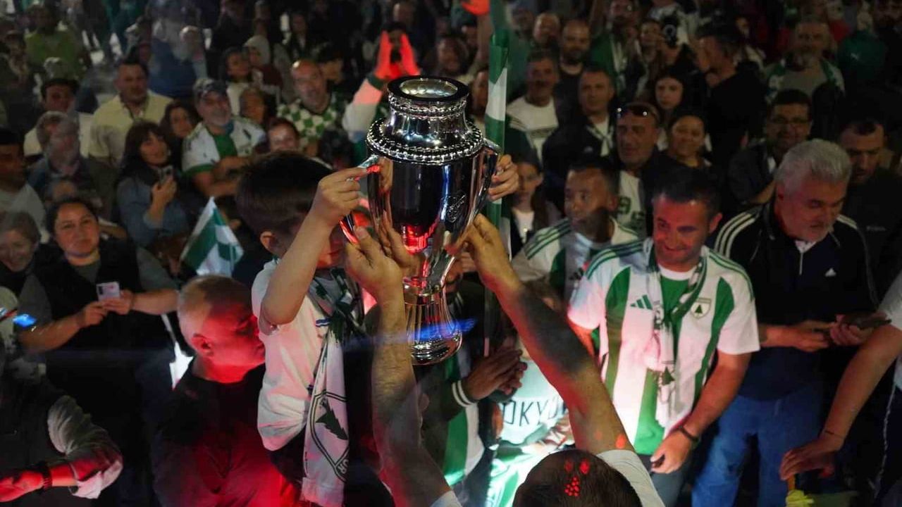 Muğlaspor şampiyonluğunu şehir turu ve Simge Sağın konseriyle kutlayacak