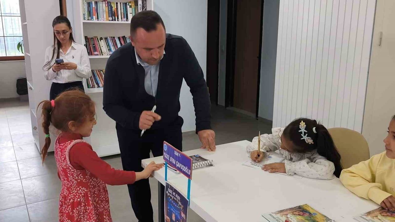 Muradiye Bebek ve Çocuk Kütüphanesi'nde minik yazarlar ilk imzalarını attı