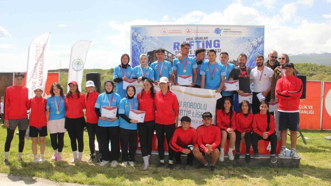 Murat Nehri'nde kano yarışları sona erdi: 400 sporcu, 77 takım mücadele etti
