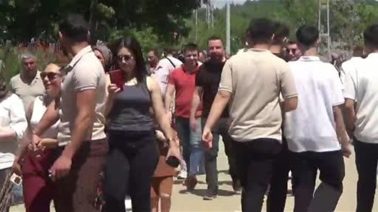 Muratlar'da Aşıklar Sokağı geleneği sürüyor: Köy hayrında gençler nasip aradı