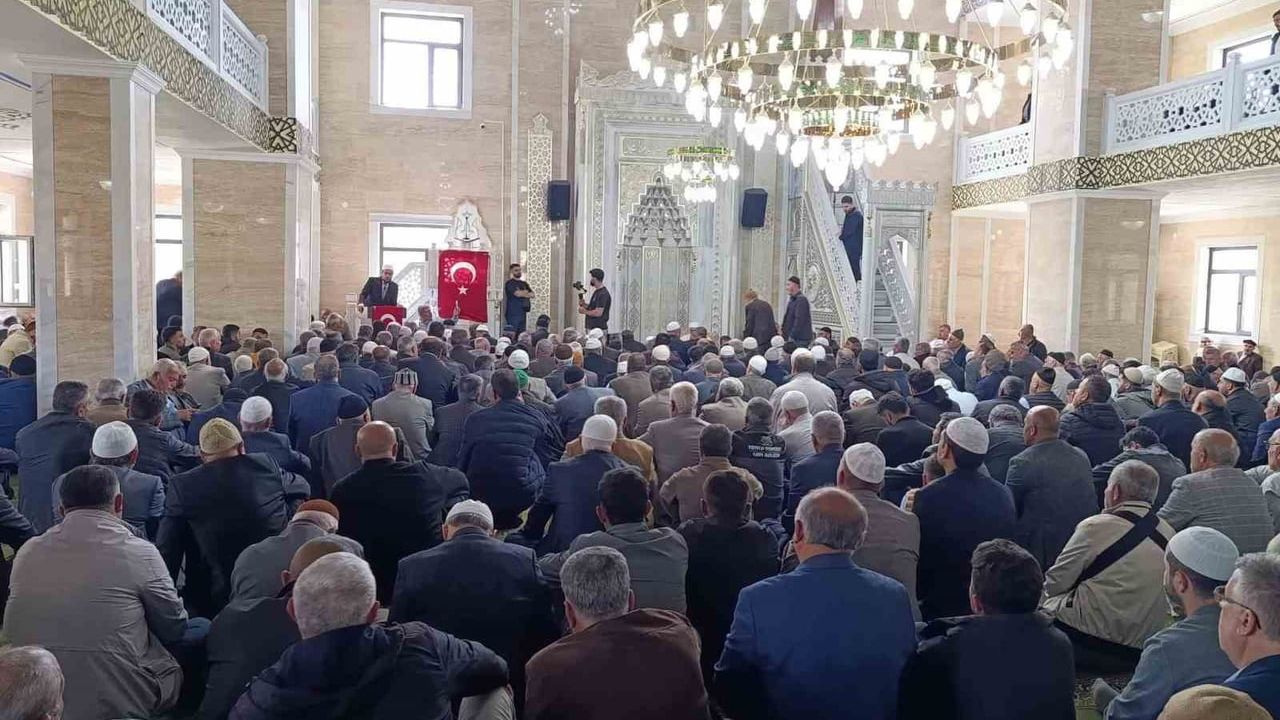 Muş Hasköy'de Şeyh Muhammed Kazım Camii ve Külliyesi dualarla ibadete açıldı