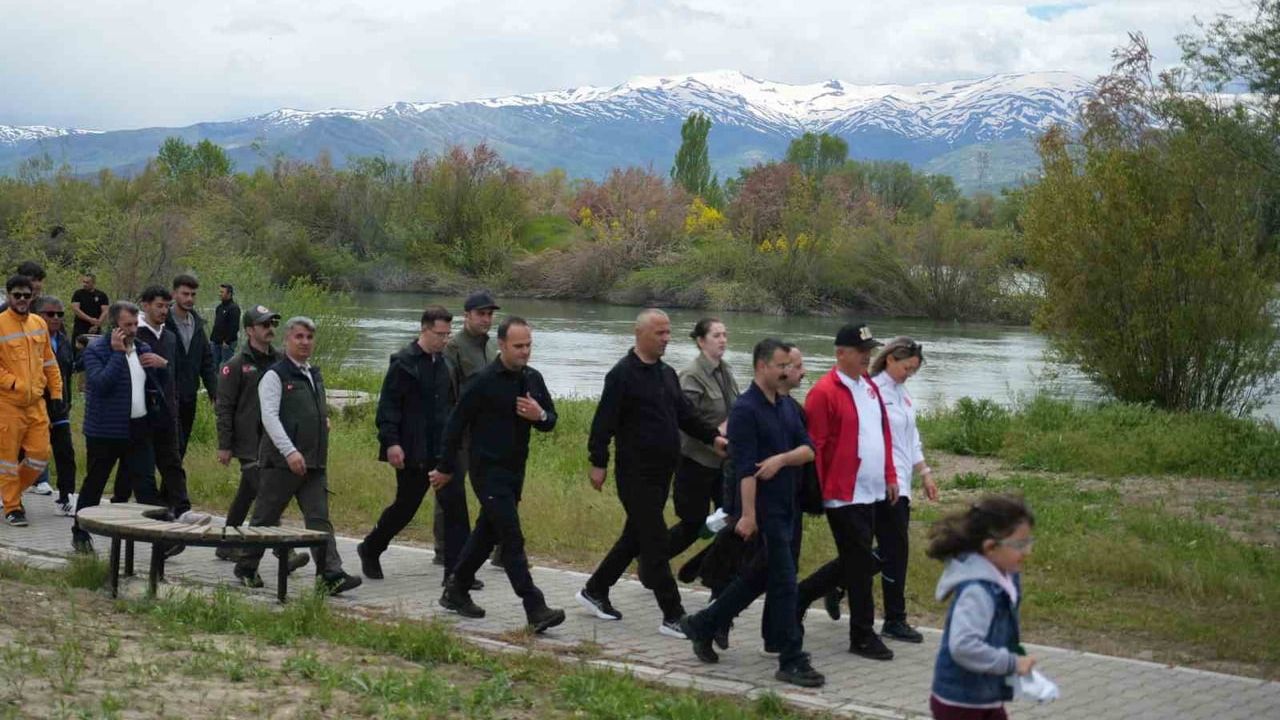 Muş'ta 19 Mayıs Etkinlikleri: "Orman Benim" Çevre Temizliği ve Doğa Yürüyüşü Düzenlendi