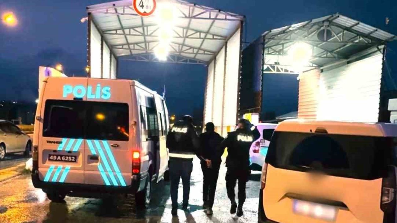 Muş’ta göçmen kaçakçılığı operasyonu: 8 düzensiz göçmen yakalandı, 2 organizatör tutuklandı