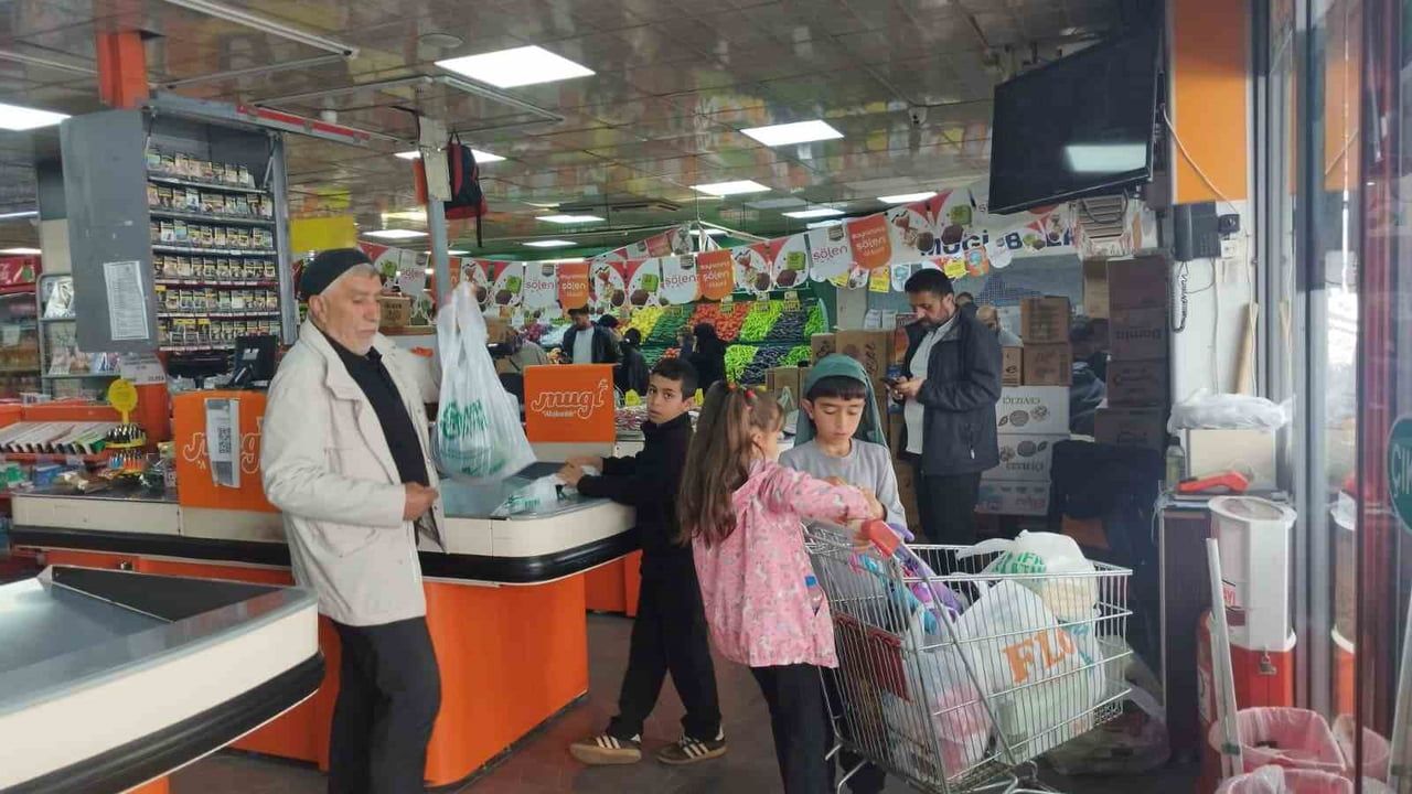 Muş’ta Kurban Bayramı öncesi alışveriş yoğunluğu: Şekerleme ve kuruyemiş talebi öne çıktı