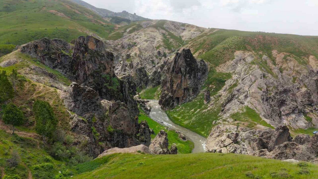 Muş’un Saklı Cenneti: Kızılağaç Kanyonu Doğaseverleri Bekliyor