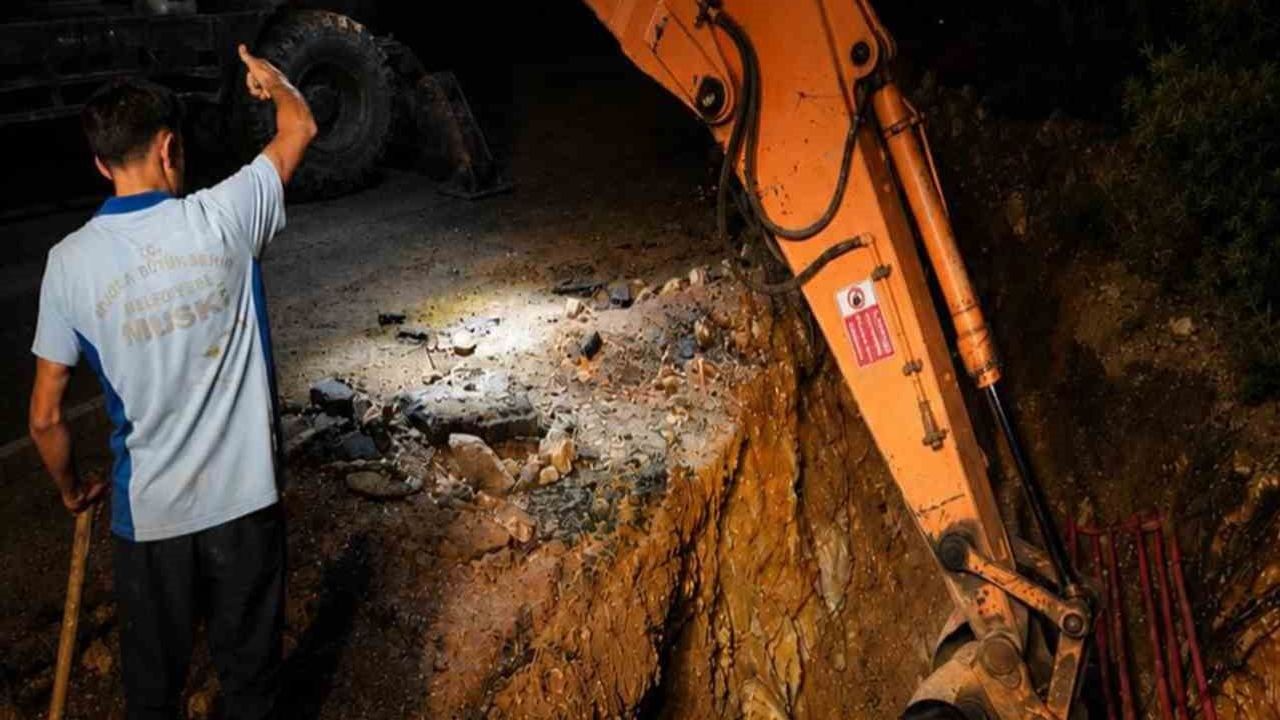 MUSKİ, Torba’daki içme suyu ana isale hattı arızasını gece müdahalesiyle giderdi
