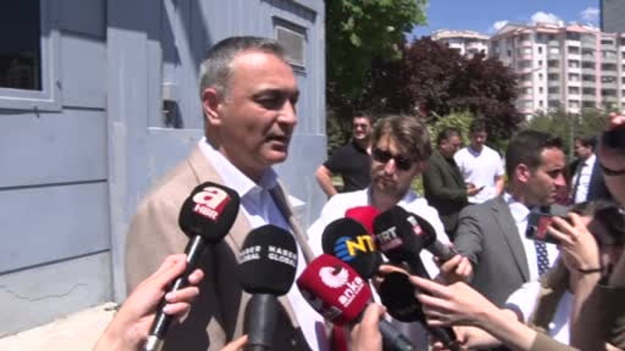 Müslim Sarı: Özgür Özel’in '2 milyon üyeye danışalım' çağrısını siyasi polemik olarak görüyoruz