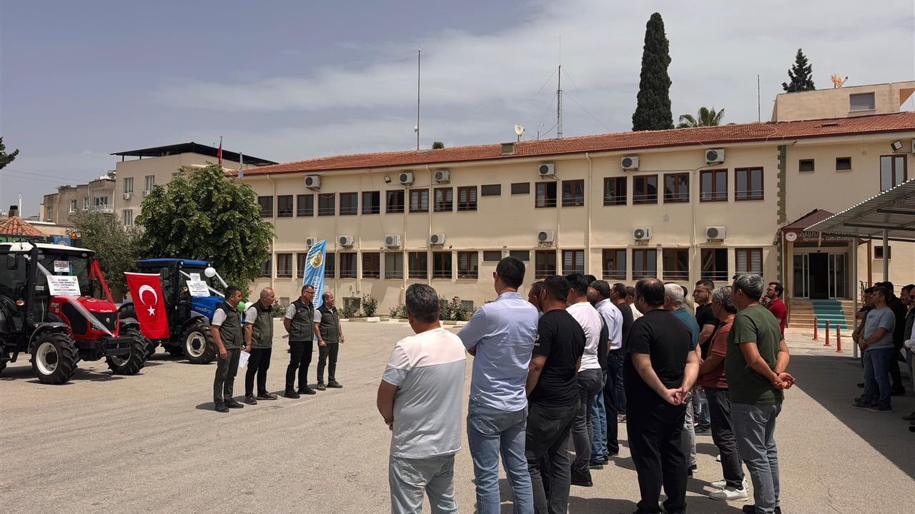Mut'ta ORKÖY desteğiyle orman köylüsüne üç traktör teslimi