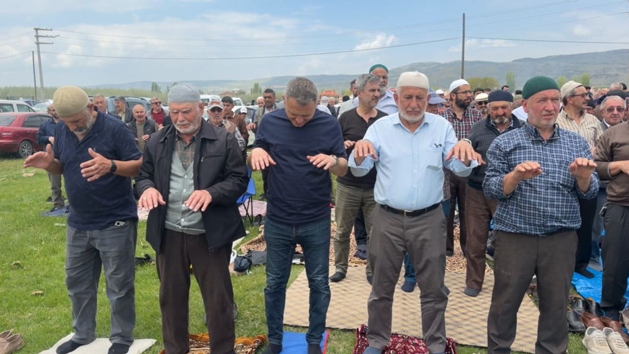Mutallip Mahallesi'nde geleneksel yağmur ve şükür duası düzenlendi