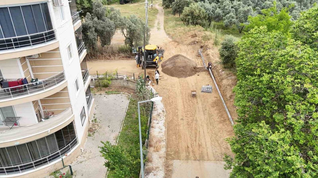 Nazilli Belediyesi Ocaklı Mahallesi 77/4 Sokak'ta yeni yol yapımına başladı