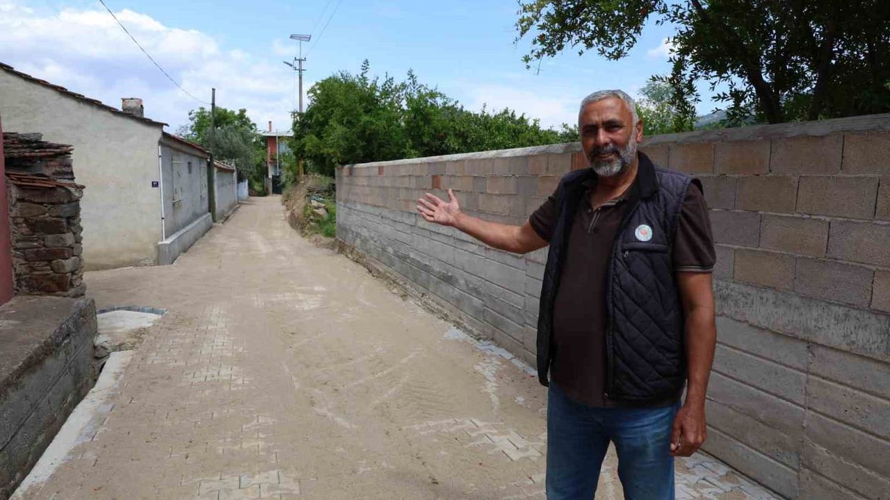 Nazilli Belediyesi Yazırlı Mahallesi'nde 13 Noktada Yol Yenileme Çalışması Yapıyor