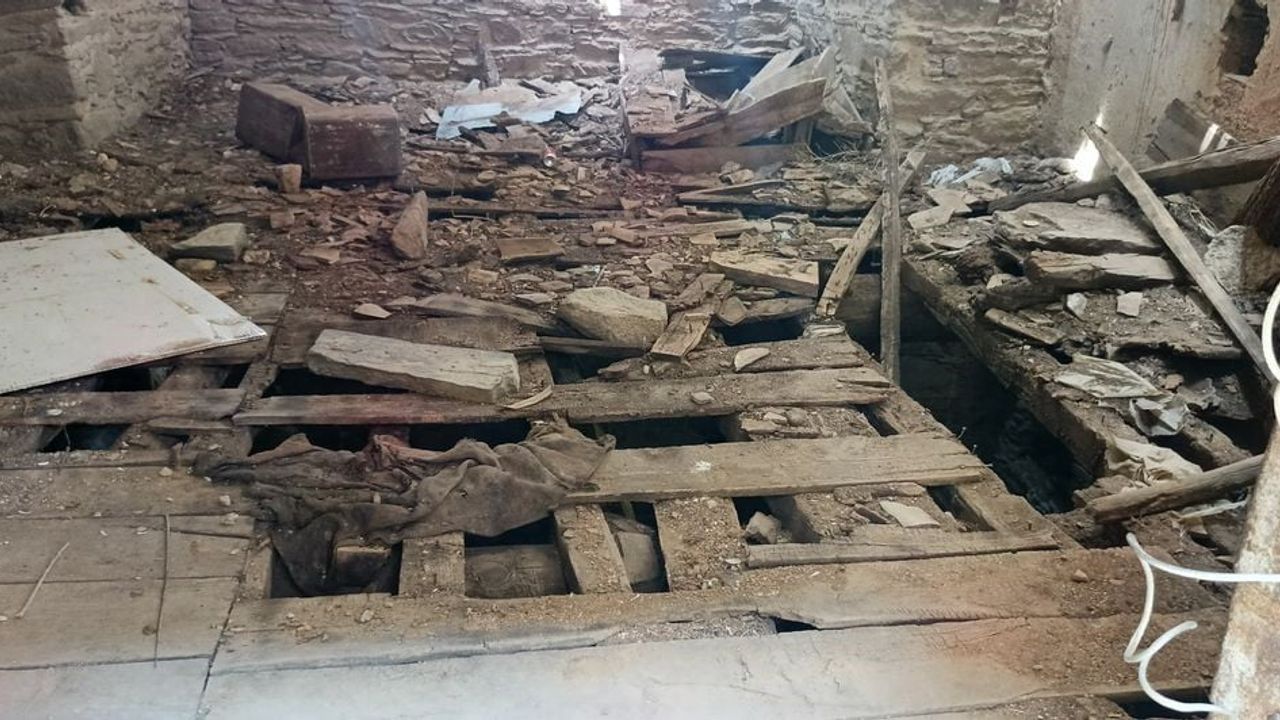 Nazilli'deki Tarihi Arpaz Kulesi ve Beyler Konağı çökme tehlikesiyle karşı karşıya