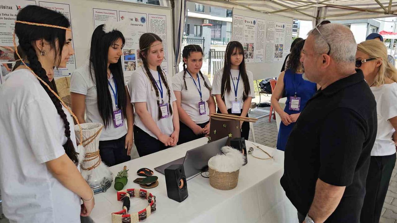 Nazilli Nahit Menteşe Kız Mesleki ve Teknik Anadolu Lisesi'nde 4006-B Bilim Fuarında 17 Proje Sergilendi