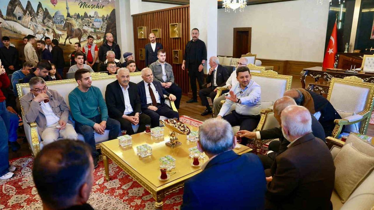 Nevşehir Belediye Başkanı Rasim Arı, Kurban Bayramı’nda Protokol, Personel ve Vatandaşlarla Bayramlaştı