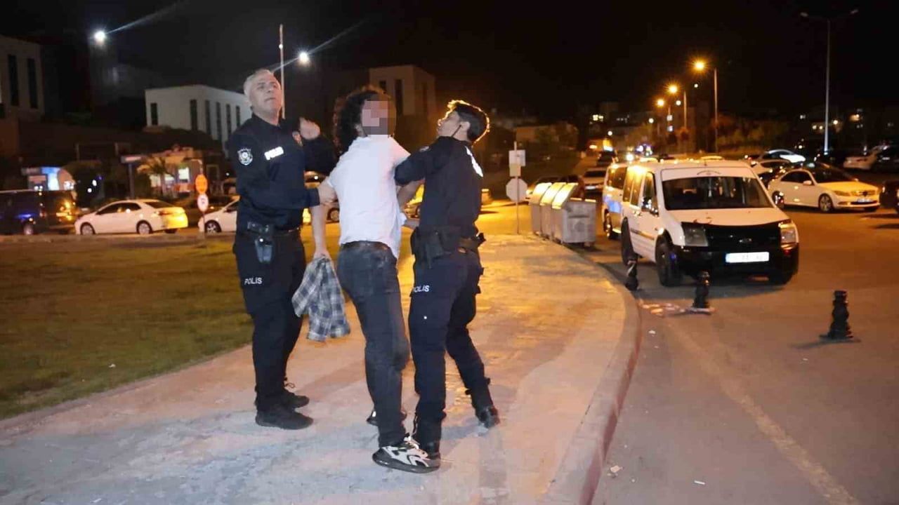 Nevşehir'de ambulans çağrılan evde bıçaklı kavga: Sağlık personeli mahsur kaldı, şüpheliler gözaltına alındı