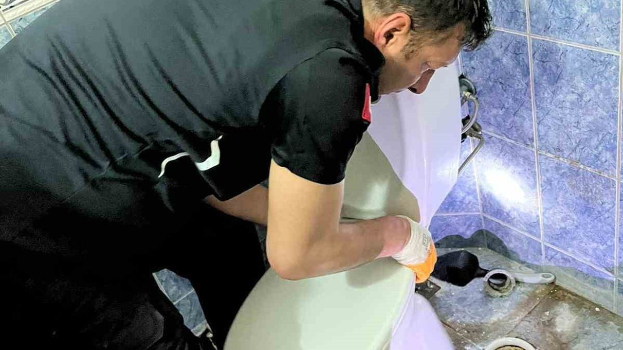 Nevşehir’de klozete düşen yavru kedi itfaiye tarafından kurtarıldı