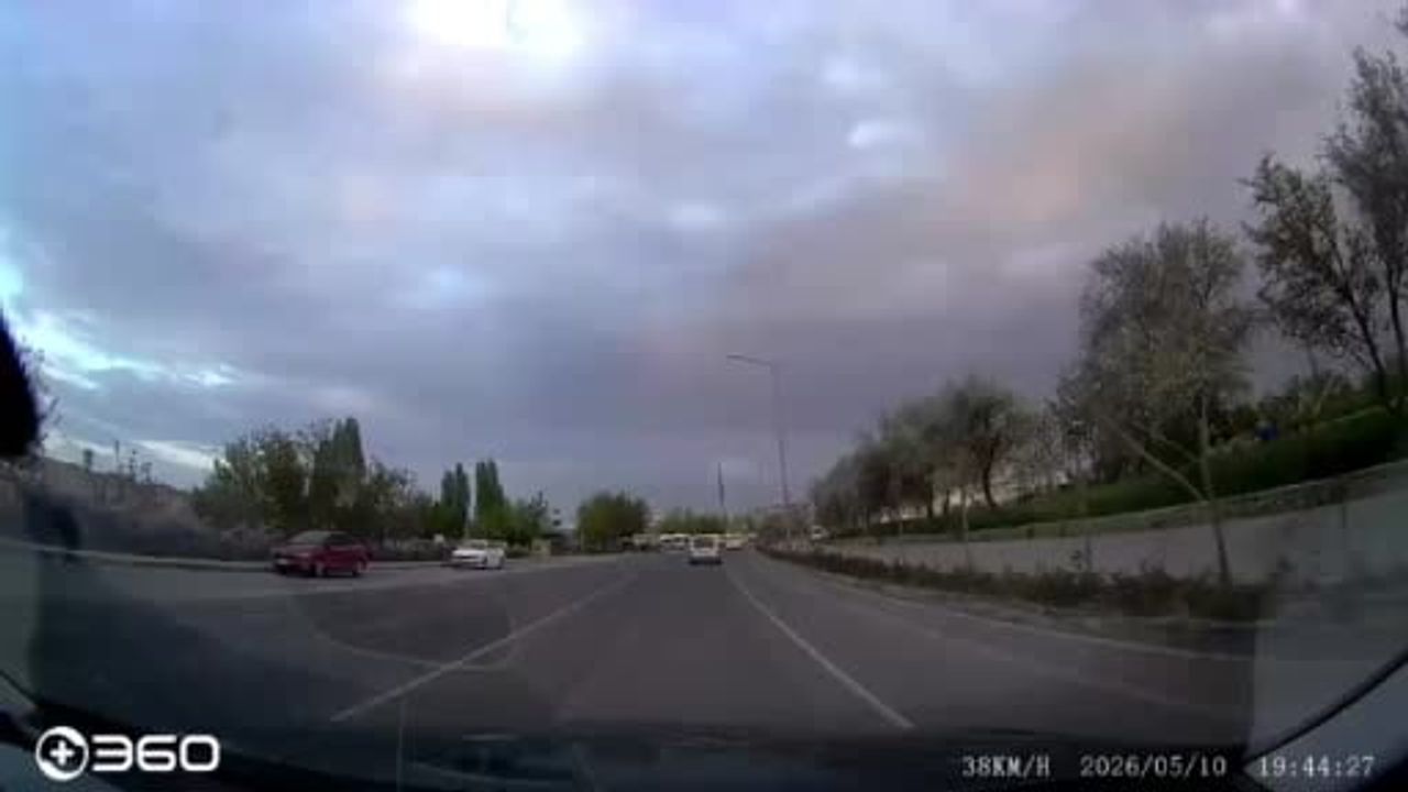 Nevşehir'de motosikletin yayaya çarpması: Sürücü otomobilin altına girmekten son anda kurtuldu