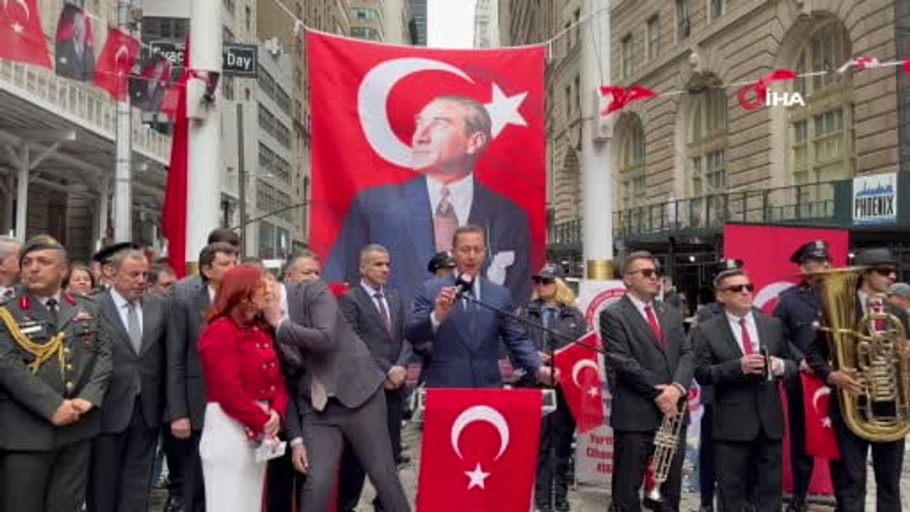 New York'ta 43. Geleneksel Türk Günü'nde bayrak çekme töreni ve Mehteran konseri ilgi gördü